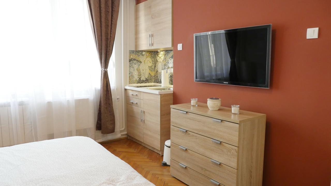 Apartman Mia Belgrado Esterno foto